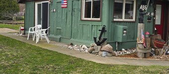 Tranquil 1-bedroom Cottageon Beautiful Sanford Lake!