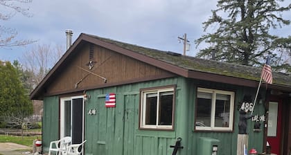 Tranquil 1-bedroom Cottageon Beautiful Sanford Lake!
