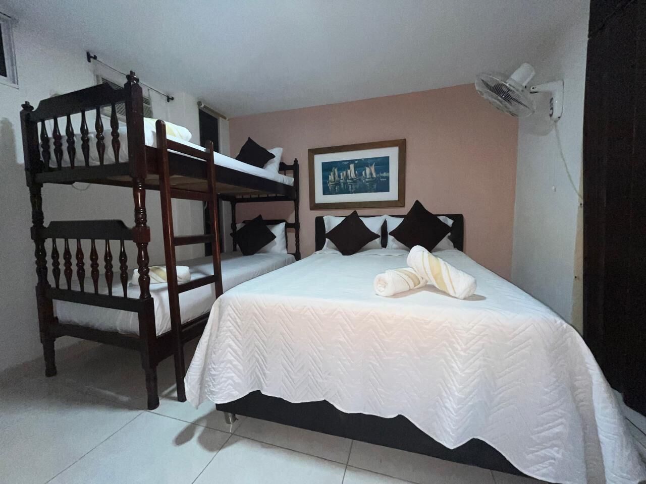 2 Schlafzimmer, Bügeleisen/Bügelbrett, WLAN, Bettwäsche