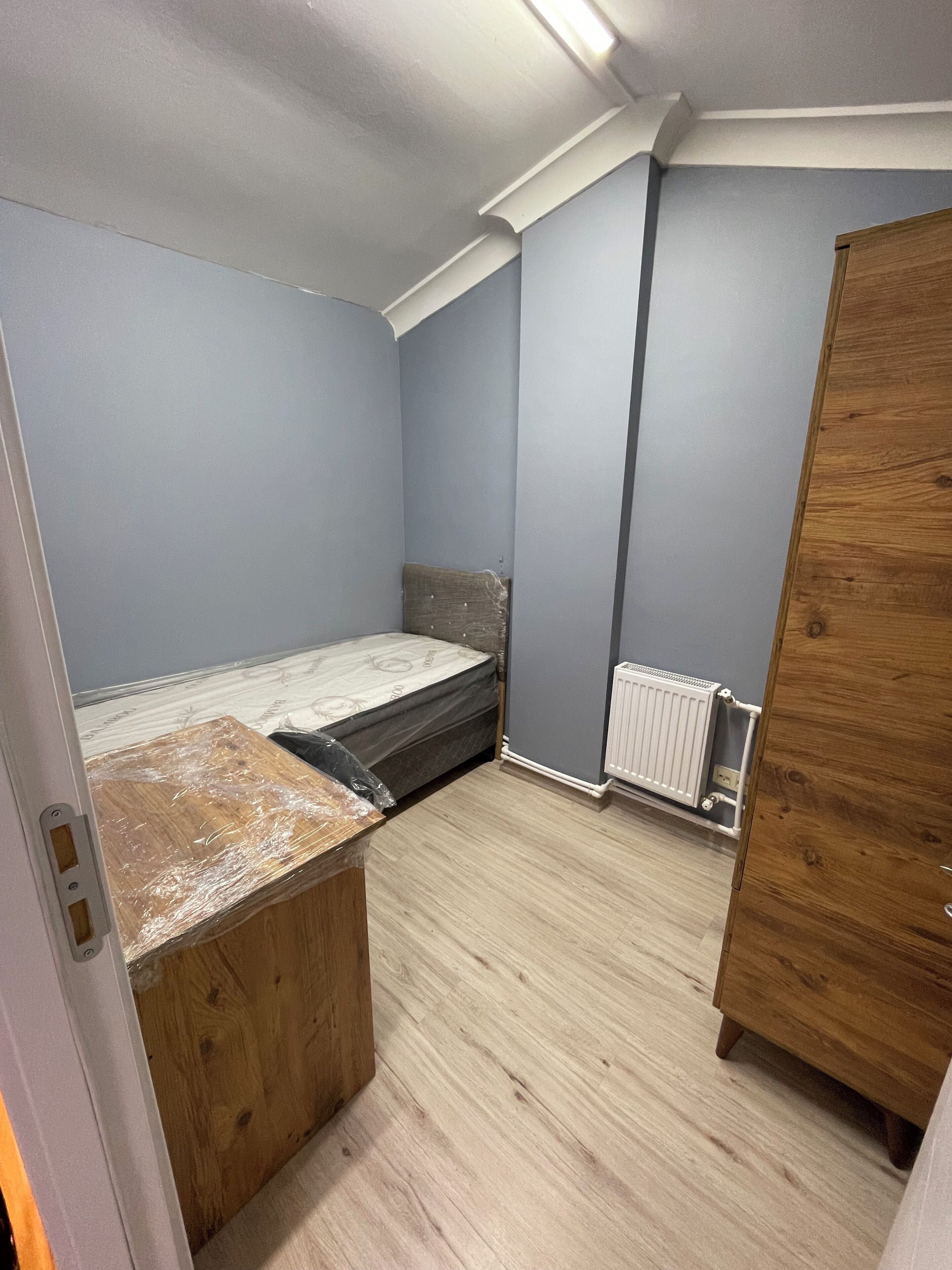 Basic Single Room | Interior