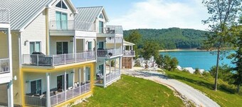 2 bedroom condo in Deerfield Resort with a beautiful view of the Lake sleeps 6