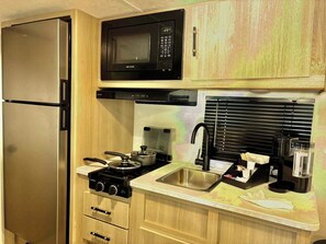Private kitchen - Private RV Retreat • Quiet & Cozy • Near Universal Studios (Orlando)