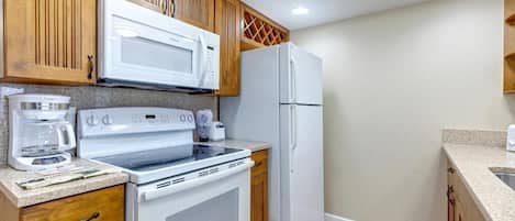 Coffee/tea maker, microwave, oven, stovetop