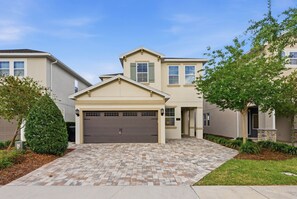 Front of property - 4BR Getaway, Spacious, Beautiful, Great Location (Kissimmee)