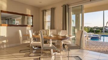 House (4 Bedrooms) | Ruang makan