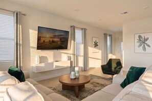 House (4 Bedrooms) | Living area - 4BR Getaway, Spacious, Beautiful, Great Location (Kissimmee)