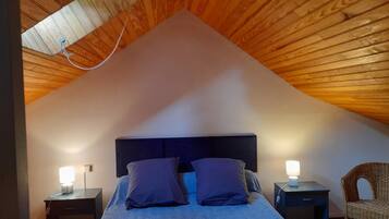 2 bedrooms, iron/ironing board, travel cot, free WiFi