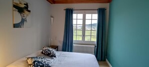 3 chambres, fer et planche à repasser, lit parapluie, draps fournis