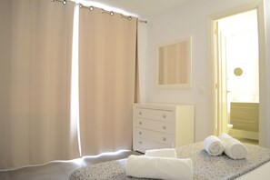 1 bedroom, iron/ironing board, travel cot, free WiFi - Sea from Studio la Cala de Mijas, with swimming pools, tennis court and parking. (AN)