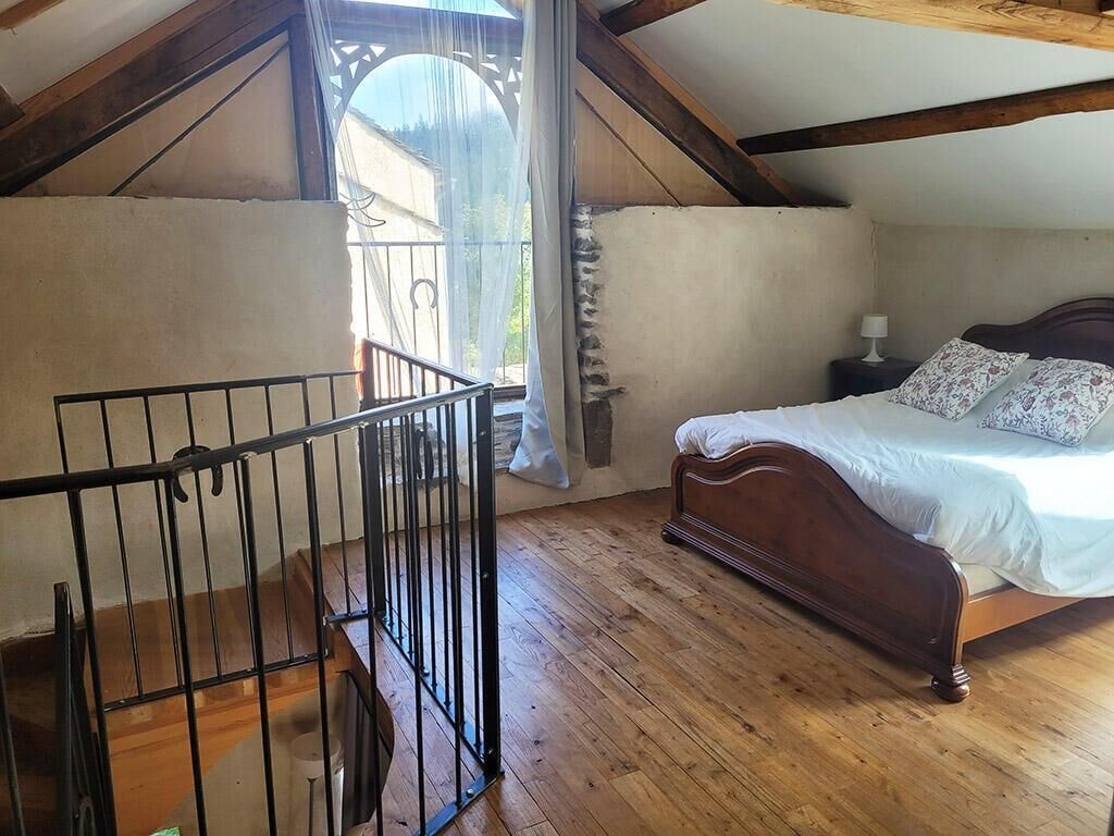 1 bedroom, iron/ironing board, travel cot, free WiFi