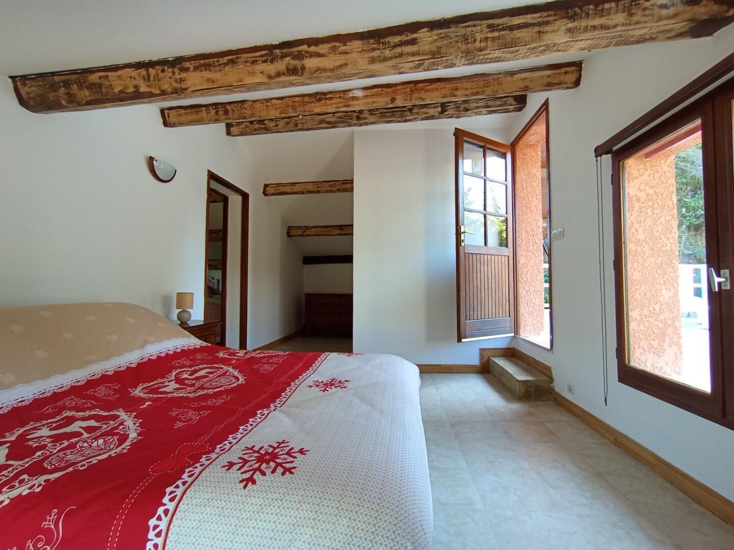 1 bedroom, bed sheets