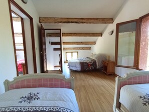 1 bedroom, bed sheets - Gîte du Mas Gallinou - SAINT-ETIENNE-VALLEE-FRANCAISE (SAINT-ETIENNE-VALLEE-FRANCAISE)