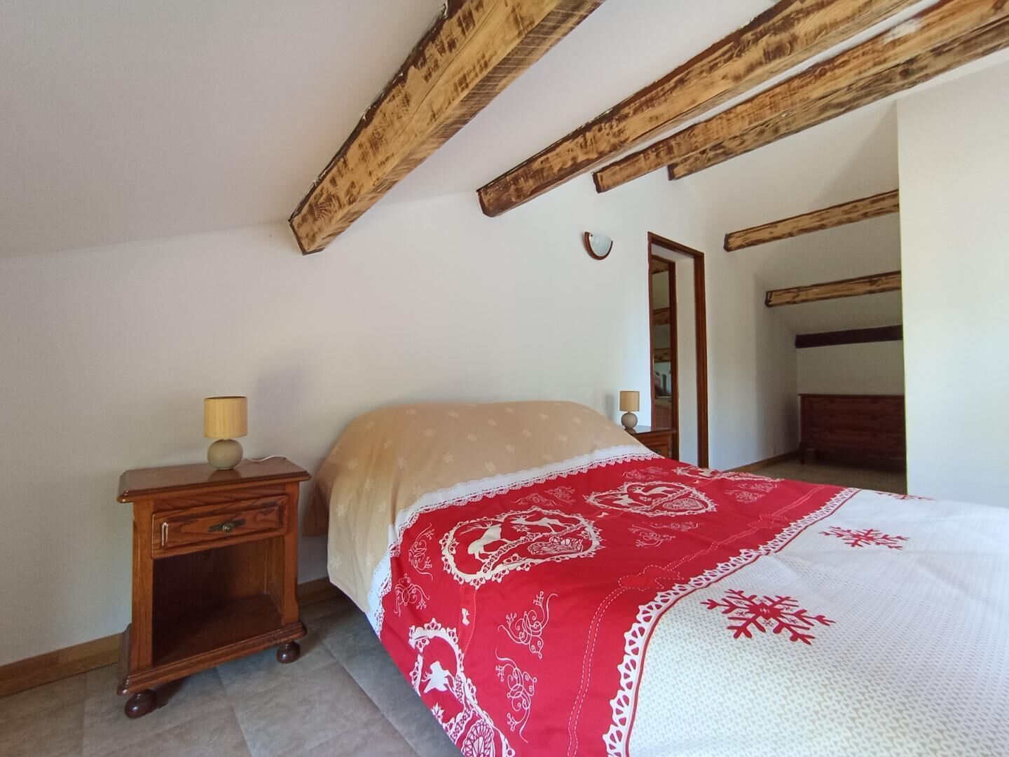 1 bedroom, bed sheets