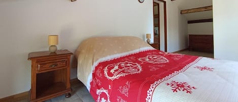 1 bedroom, bed sheets