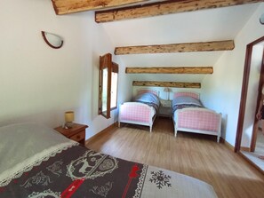 1 bedroom, bed sheets - Gîte du Mas Gallinou - SAINT-ETIENNE-VALLEE-FRANCAISE (SAINT-ETIENNE-VALLEE-FRANCAISE)