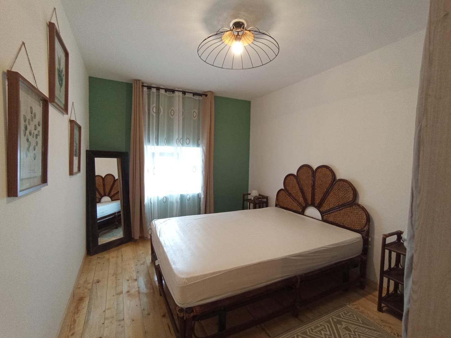 2 slaapkamers, een strijkplank/strijkijzer, reisbedje, gratis wifi
