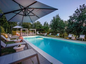 Pool - Apartment in Tuscany With Scenic Pool Views (Capannori)