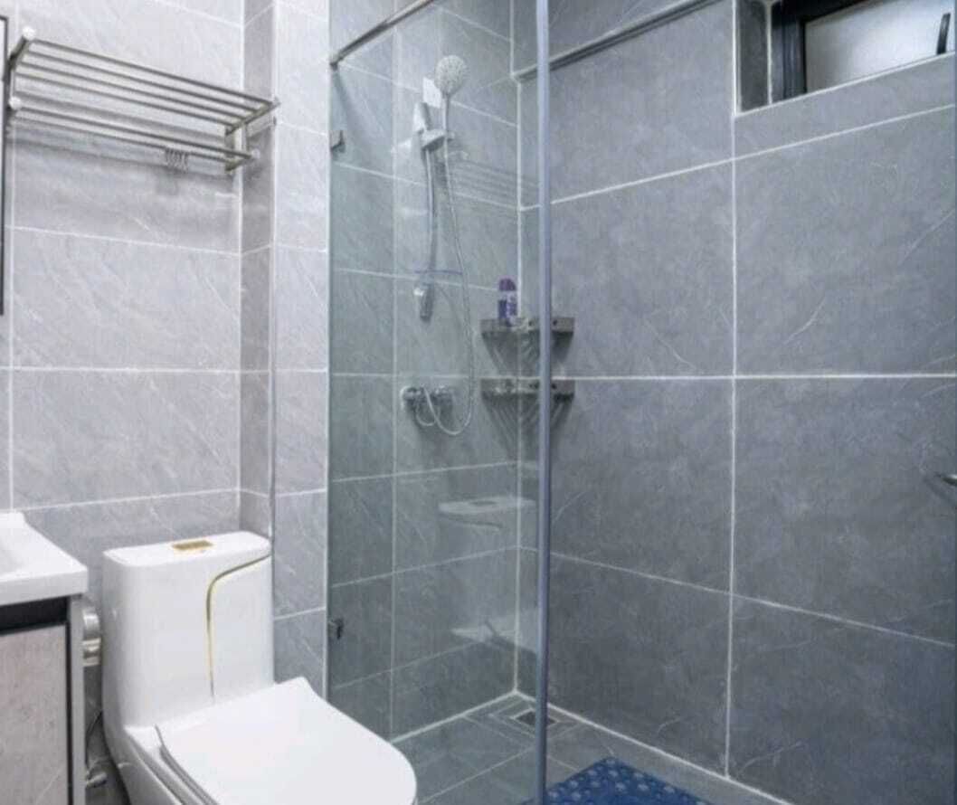 Shower, bidet, towels, soap