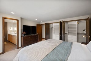 4 bedrooms, desk, travel cot, free WiFi - Lakeside Liberty Lake Home • Private Beach Acces (Liberty Lake)