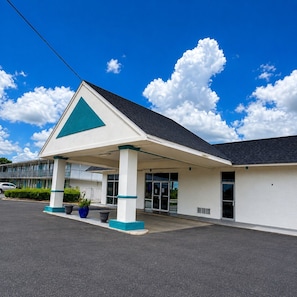 Exterior - Bayou Inn (Jennings)