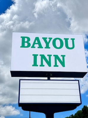 Exterior - Bayou Inn (Jennings)