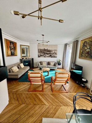 Living area - Luxury Apartment Paris Trocadero - 2 bedrooms 80m2 (Paris)