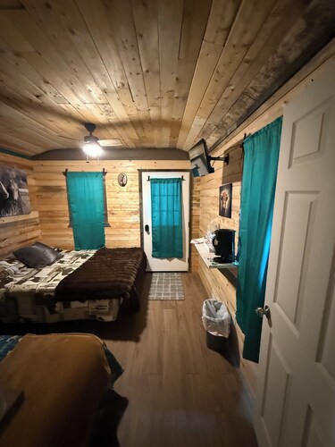 Juniper Lovely 1-bedroom cabin with AC in East Glacier Park