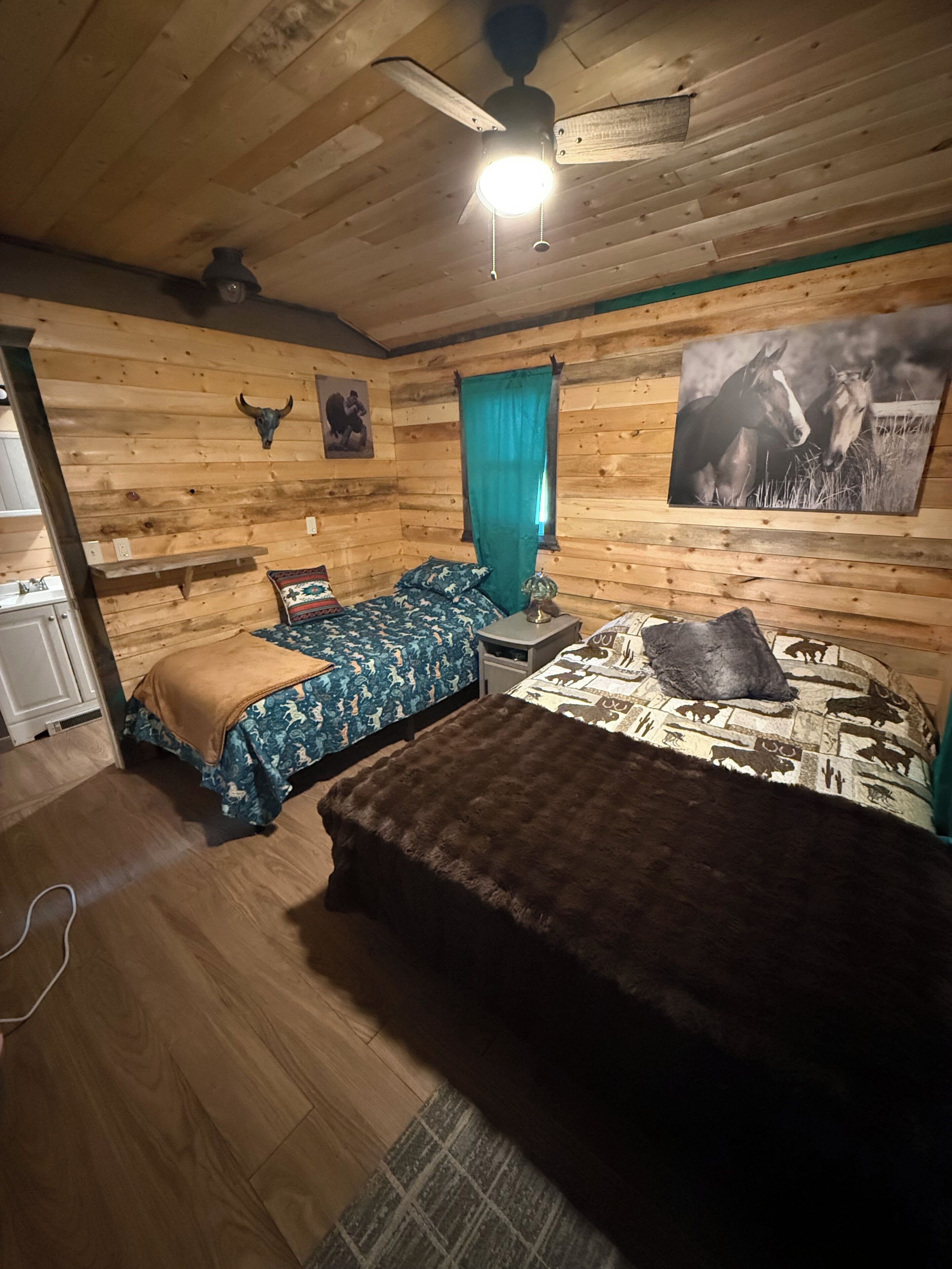 1 slaapkamer, een strijkplank/strijkijzer, wifi, beddengoed
