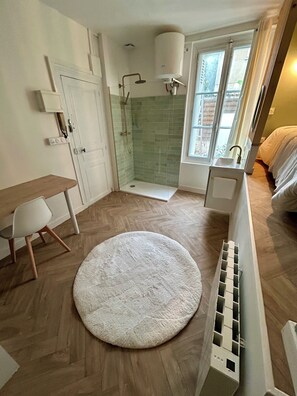 3 chambres, fer et planche Ă repasser, Wi-Fi, draps fournis