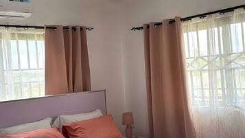 2 slaapkamers, een bureau, een strijkplank/strijkijzer, gratis wifi