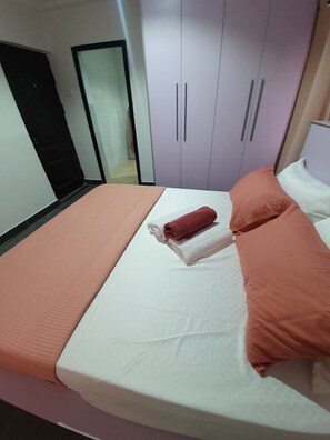 2 chambres, bureau, fer et planche à repasser, Wi-Fi gratuit