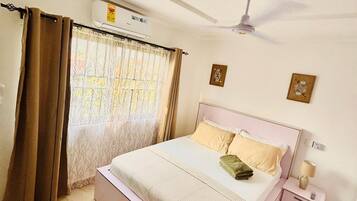 2 bedrooms, desk, iron/ironing board, free WiFi