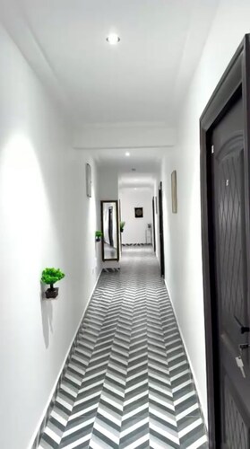 Casa Leo  2 bed Apt, Accra,North Legon, Agbogba.AC, WiFi, TVs. Onsite help avail