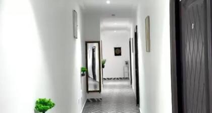 Casa Leo 2 bed Apt, Accra,North Legon, Agbogba.AC, WiFi, TVs. Onsite help avail