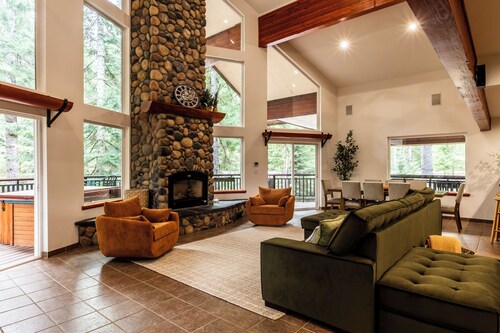 Peaceful forest cabin with Sauna near Hiking+ATV trails and Lakes