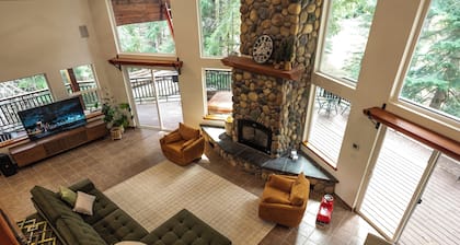 Private Forest Cabin: Hike, Bike, Hot Tub + Sauna, near ATV trails and lakes