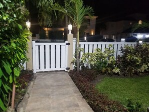 Property grounds - Cozy St. James Beach Villa – Steps from the Ocean. (Fitts Village)