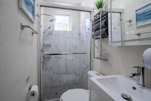 Shower, hair dryer, towels, soap - Cozy St. James Beach Villa – Steps from the Ocean. (Fitts Village)
