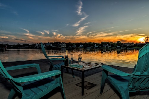 Refined Lakefront Home on Fort Loudon Lake - Dock + Sunset Views - Knoxville