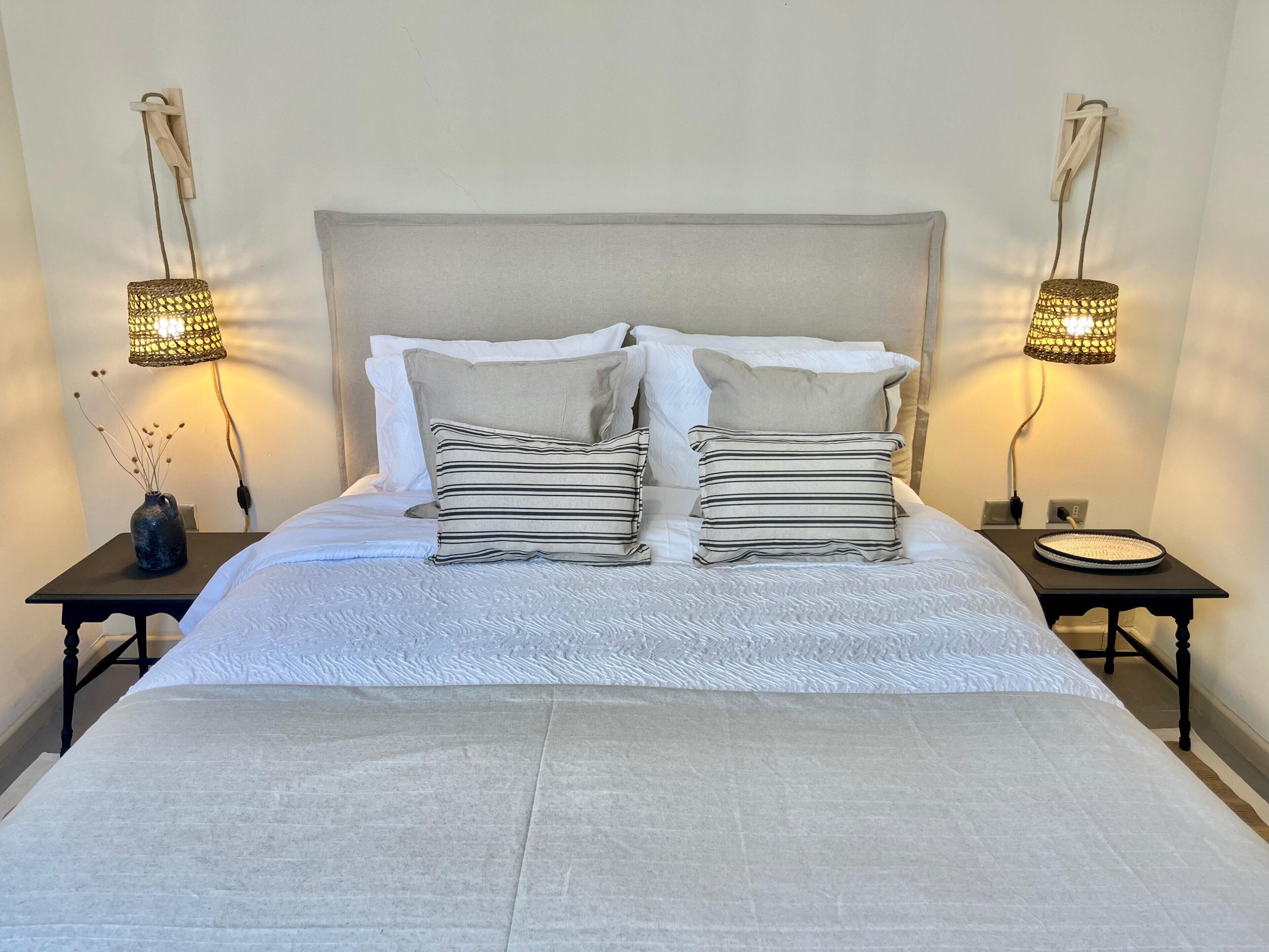 Iron/ironing board, WiFi, bed sheets