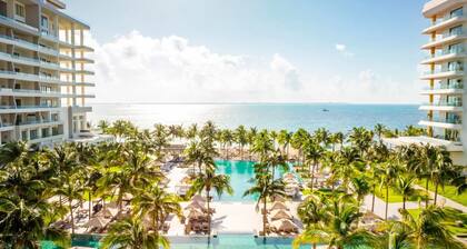 Cozy 2-bedroom condo with AC in cool Cancún neighborhood