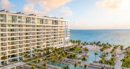 Cozy 2-bedroom condo with AC in cool Cancún neighborhood