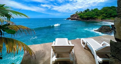 VillaDelOlas absolute oceanfront 5-bedroom private villa - Atami Gated Community