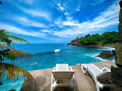 VillaDelOlas absolute oceanfront 5-bedroom private villa - Atami Gated Community