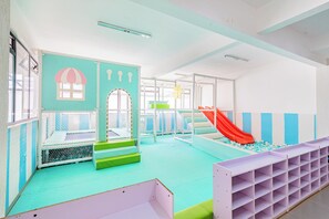 Children’s area - Bright and airy 2-bedroom apartment, Ruaka- local and international attractions (Ruaka)