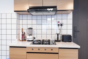 Fridge, microwave, oven, stovetop - Bright and airy 2-bedroom apartment, Ruaka- local and international attractions (Ruaka)