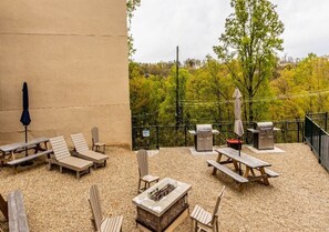 Outdoor dining - 2-bedroom condo in enchanting Gatlinburg with AC and fitness room (Gatlinburg)