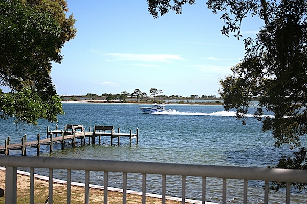 Watch boats on the Santa Rosa Sound from the pool deck or dock!