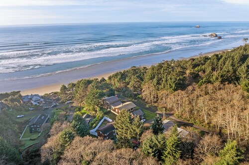 Steps to the Beach: Arch Cape Cozy Cottage w Sauna