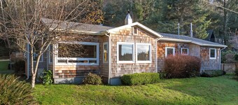Steps to the Beach: Arch Cape Cozy Cottage w Sauna